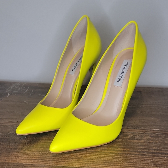 Steve Madden Shoes - Steve Madden neon yellow Daisie Pointy-Toe Pump, 8.5 WORN ONCE!!